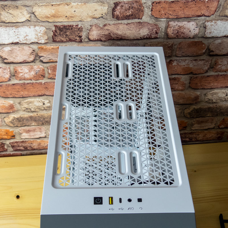 CORSAIR 4000D - RECENSIONE 8 Griglia aerazione superiore 4000D