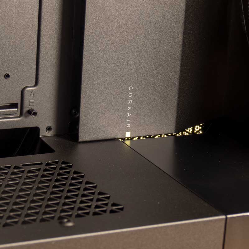 Corsair ICUE 5000T RGB: Recensione 10 separatore icue 5000t rgb
