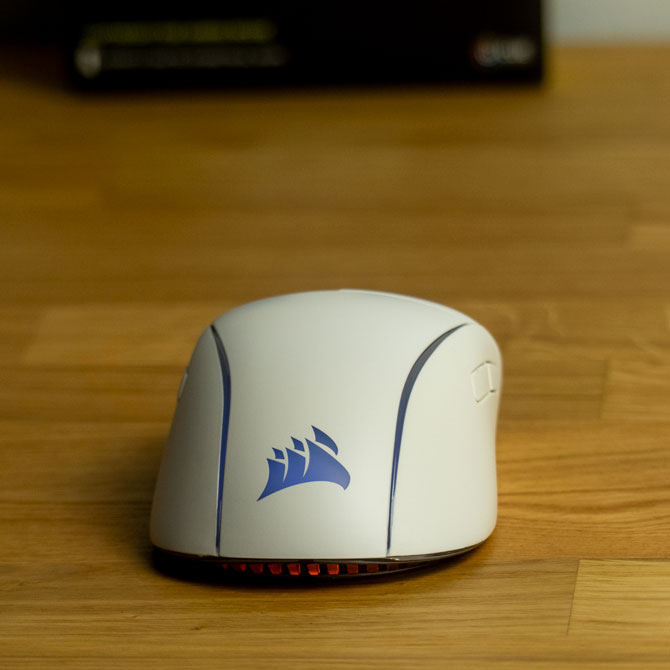 Corsair M75 Wireless: Recensione 9 corsair m75 wireless design visto da dietro